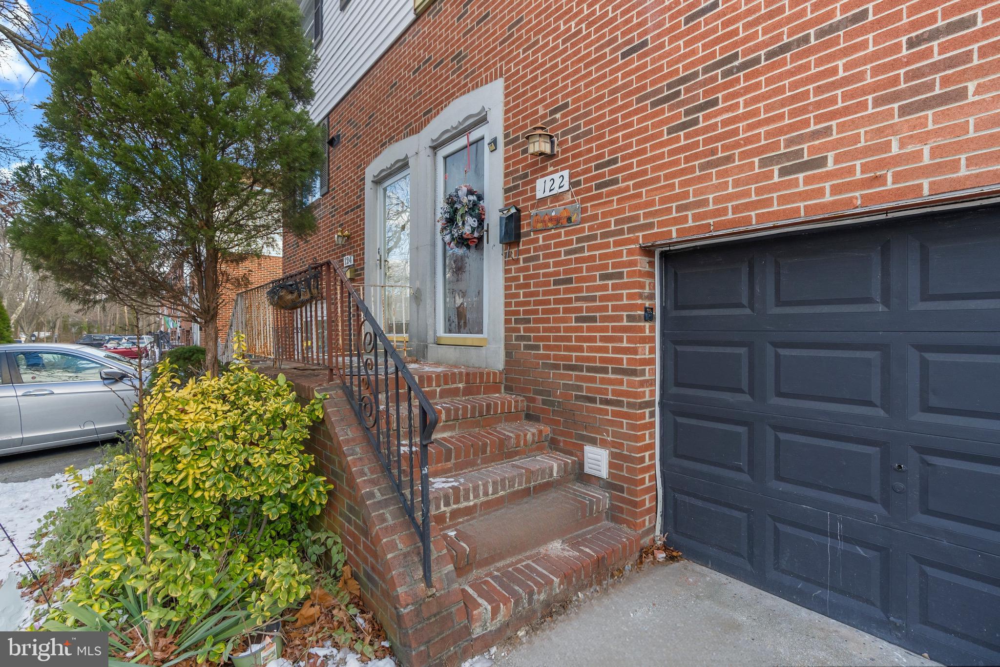 122 Laureba Ave
