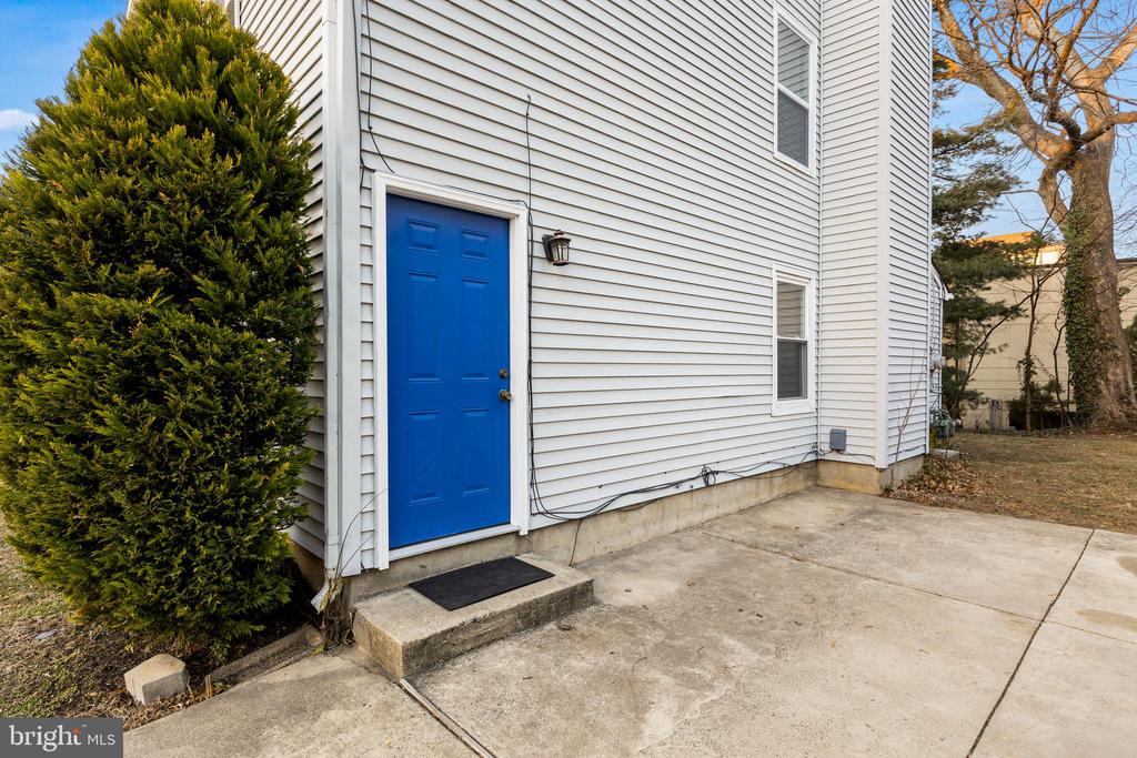 12 DAYTONA AVE #B