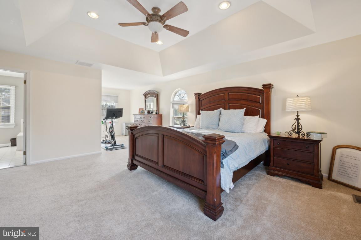 4 MOONSHADOW COURT