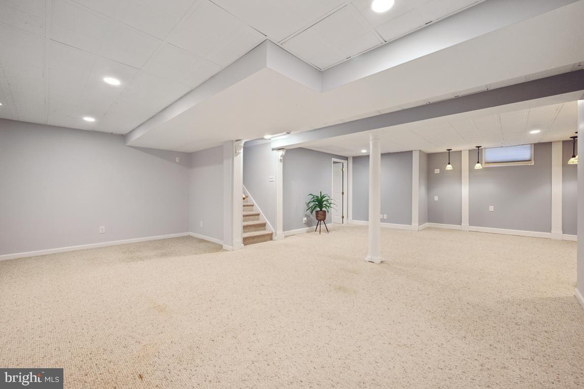 4 MOONSHADOW COURT