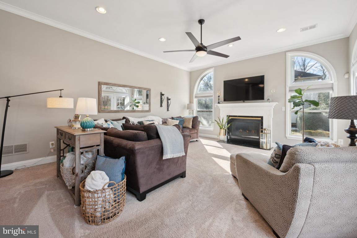 4 MOONSHADOW COURT