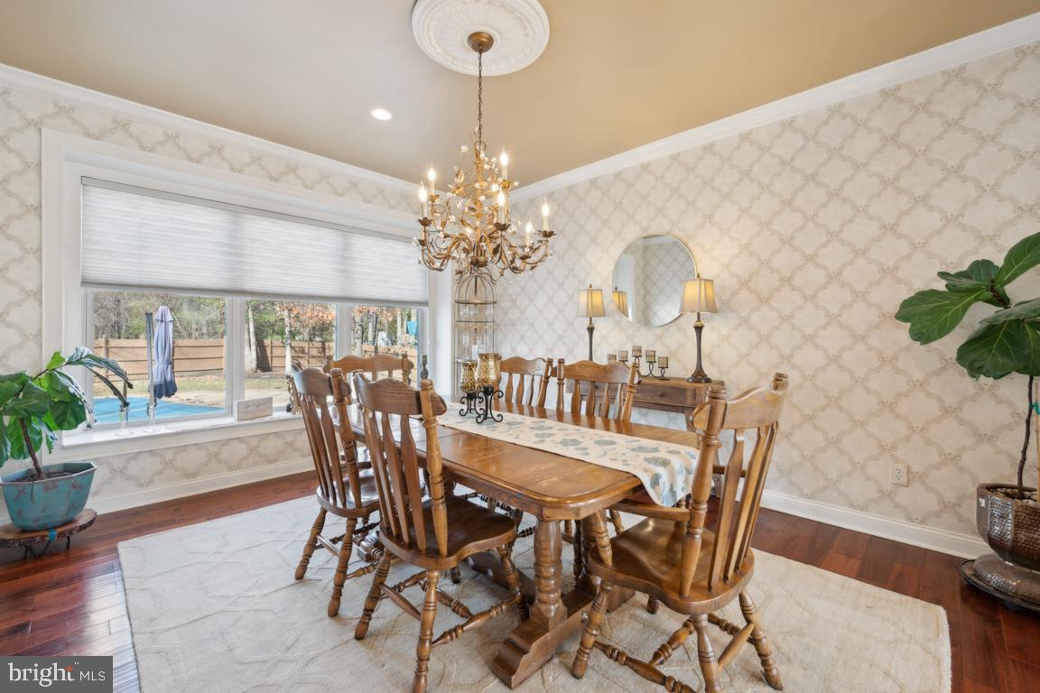 4 MOONSHADOW COURT