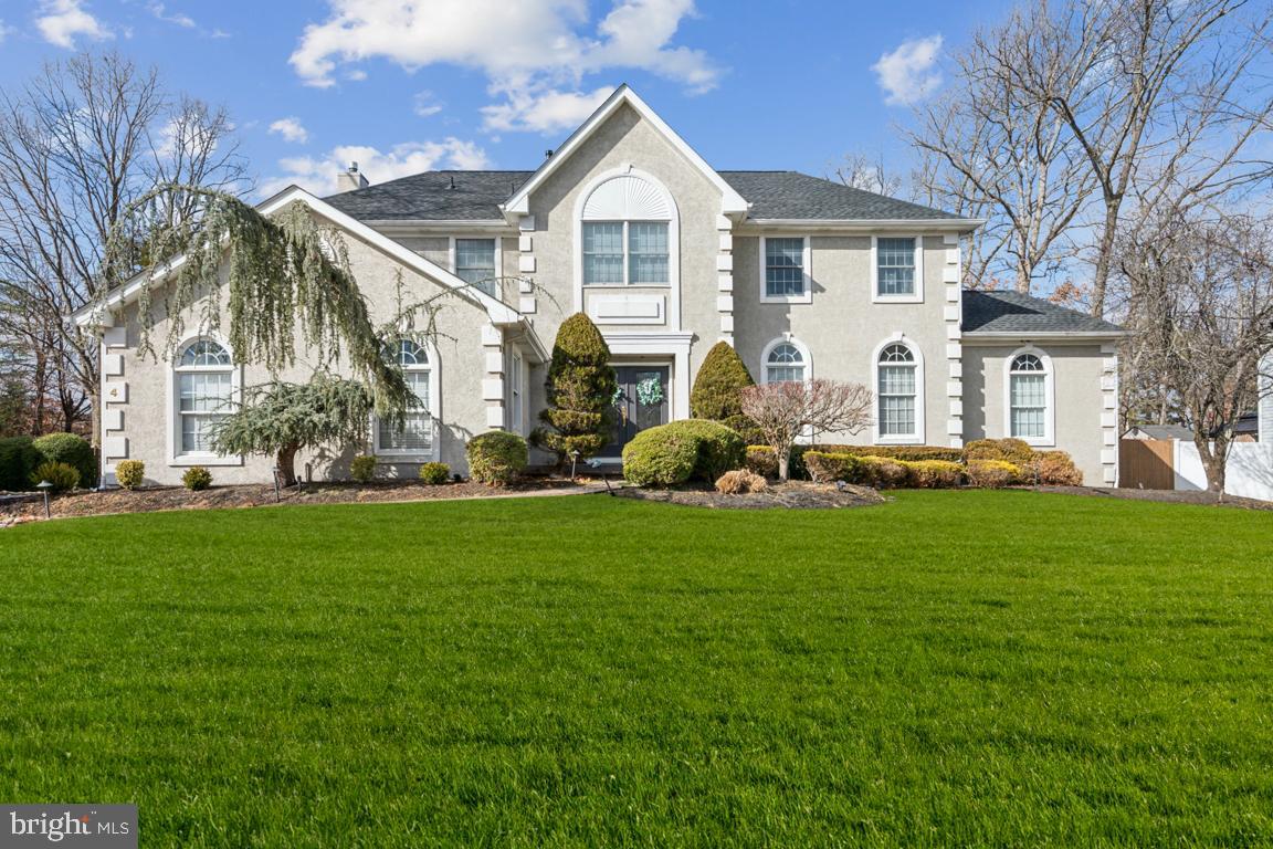 4 MOONSHADOW COURT