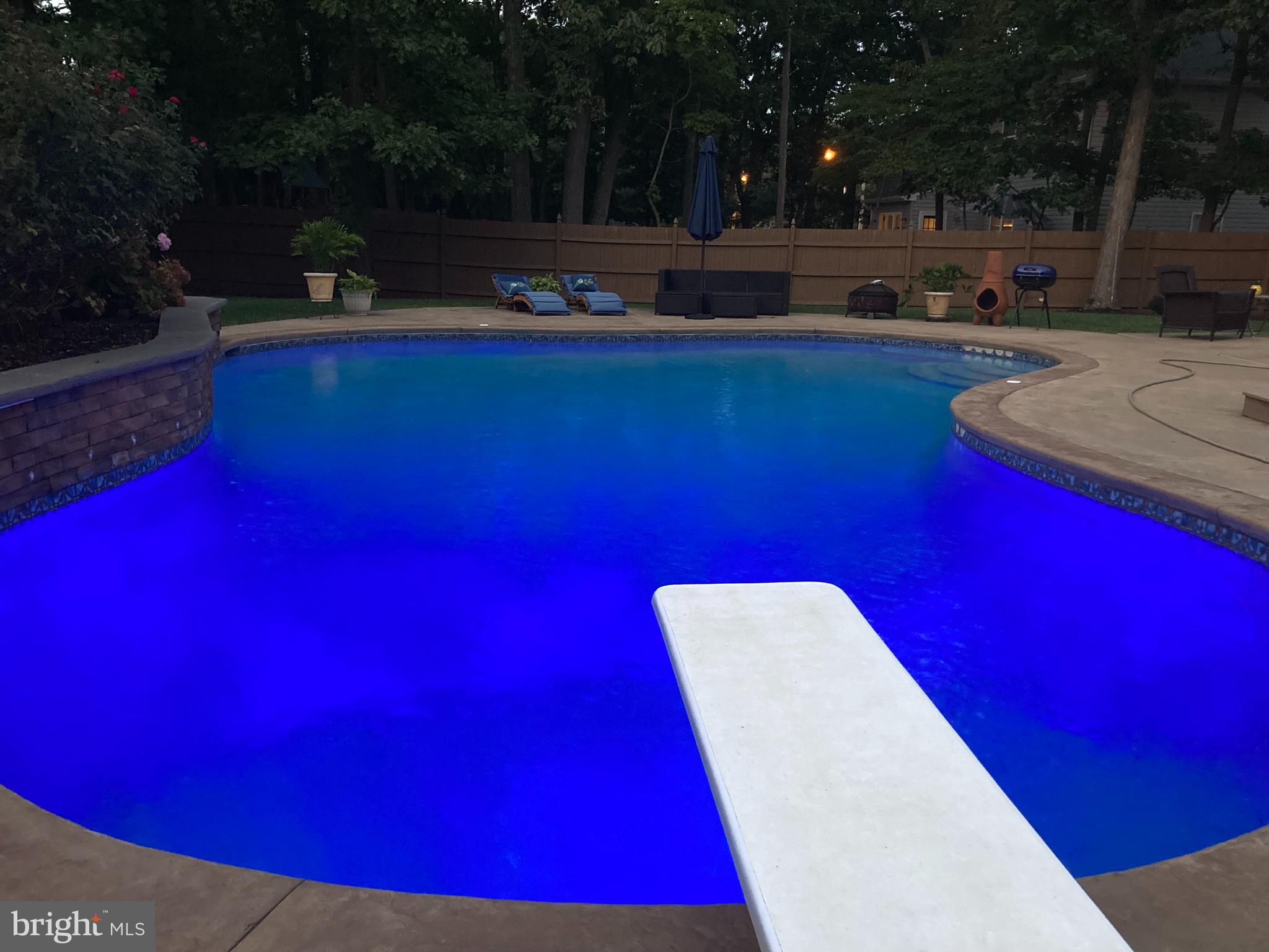 4 MOONSHADOW COURT