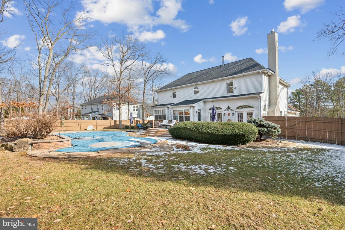 4 MOONSHADOW COURT