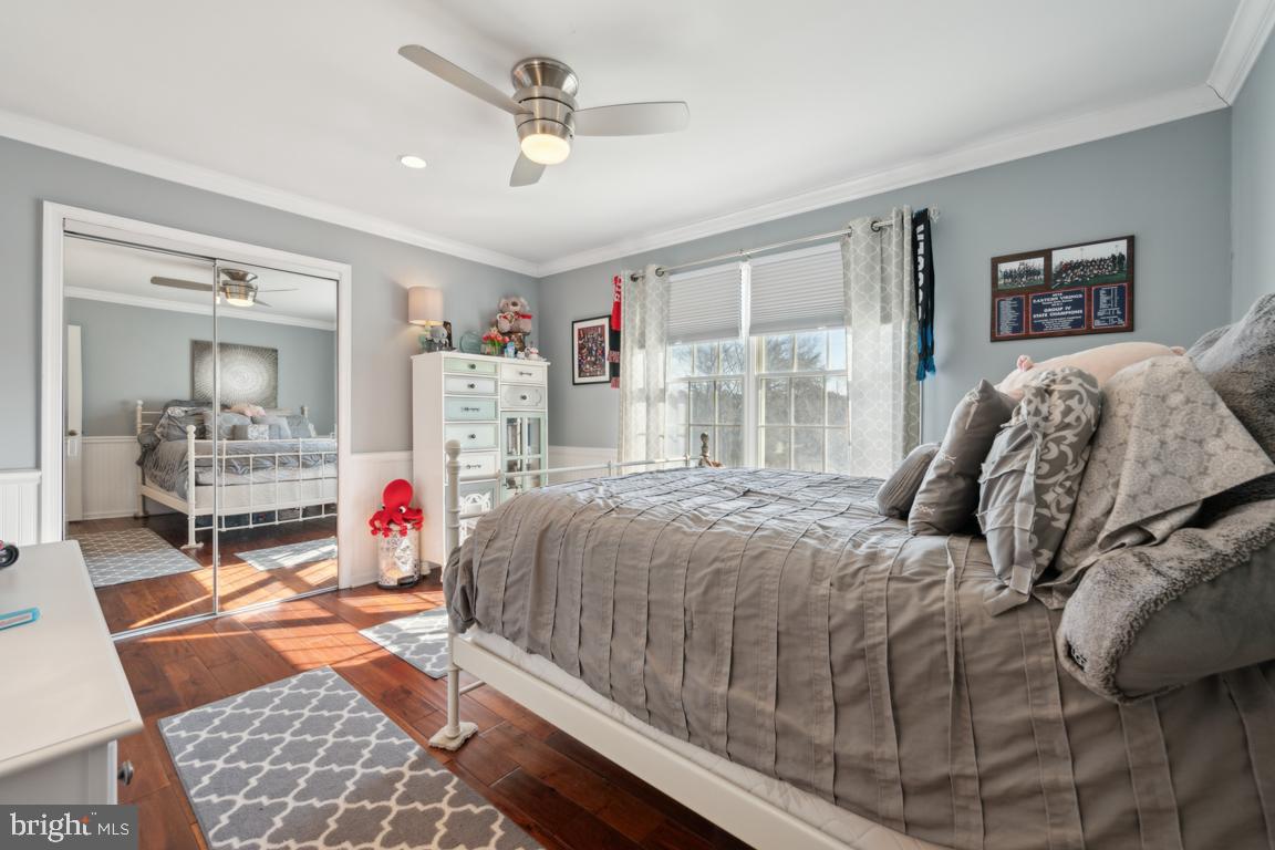 4 MOONSHADOW COURT