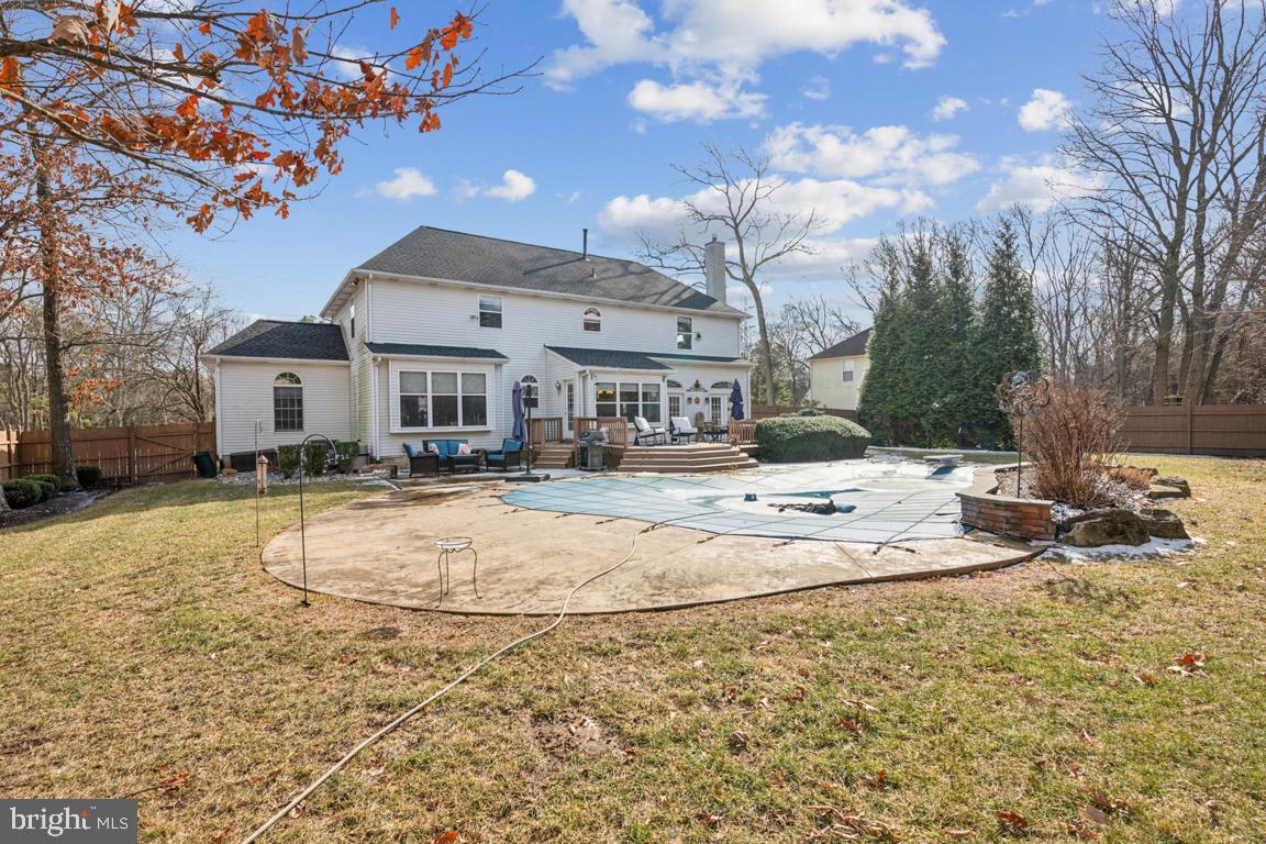 4 MOONSHADOW COURT