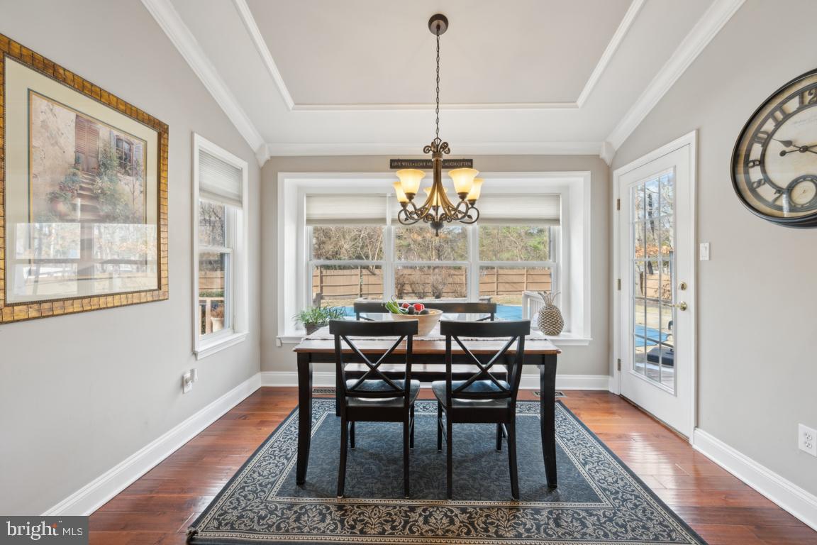 4 MOONSHADOW COURT