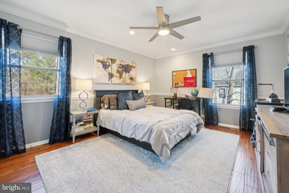 4 MOONSHADOW COURT