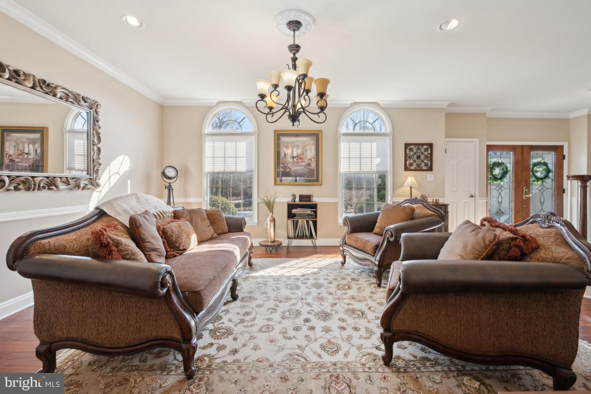 4 MOONSHADOW COURT