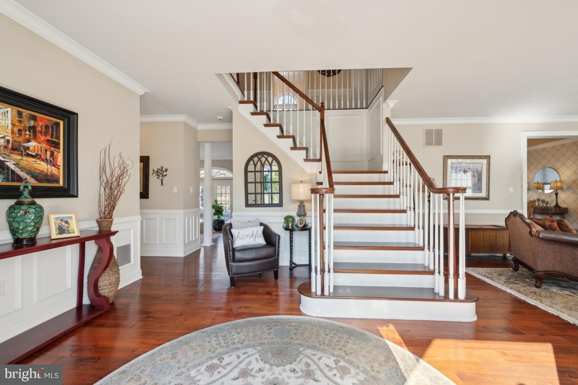 4 MOONSHADOW COURT