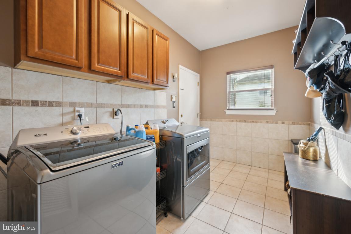 4 MOONSHADOW COURT