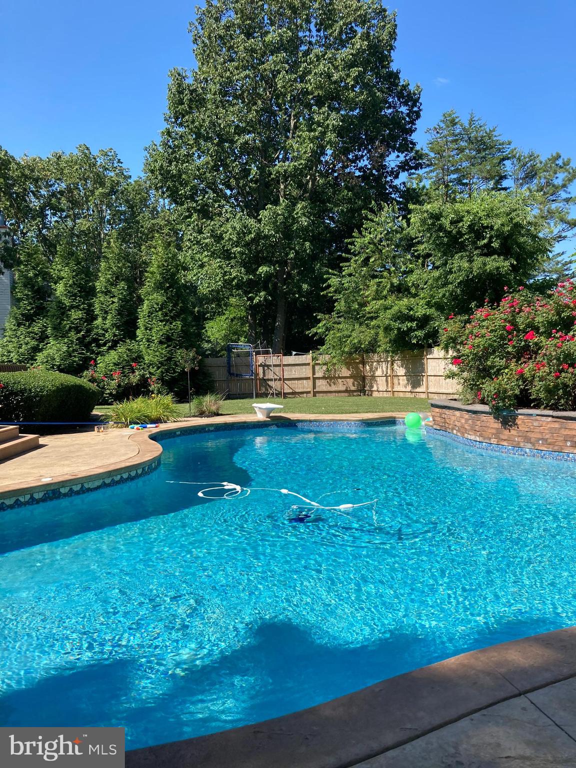 4 MOONSHADOW COURT