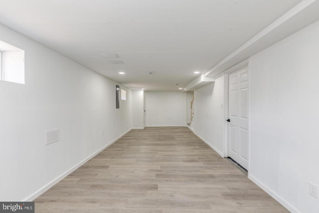 216 MELROSE AVENUE