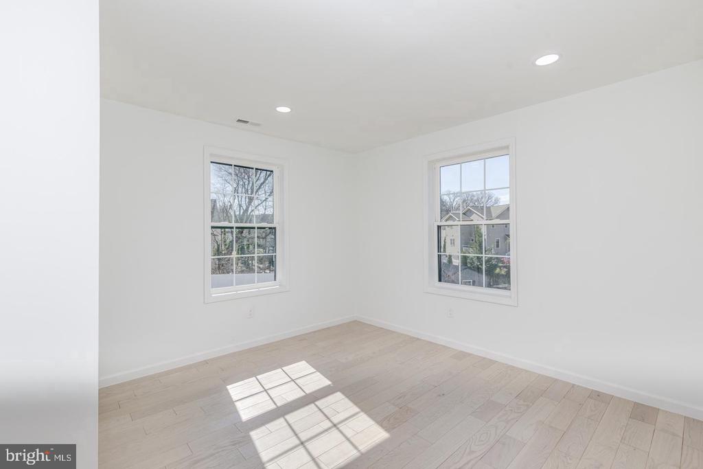216 MELROSE AVENUE