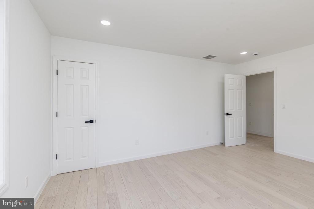 216 MELROSE AVENUE