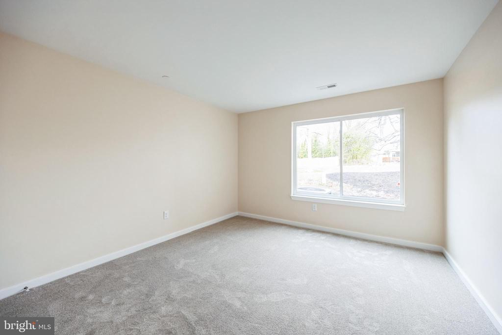 815 GREGORYS WAY