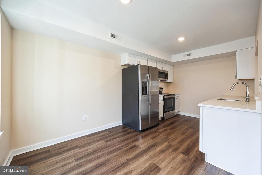 815 GREGORYS WAY