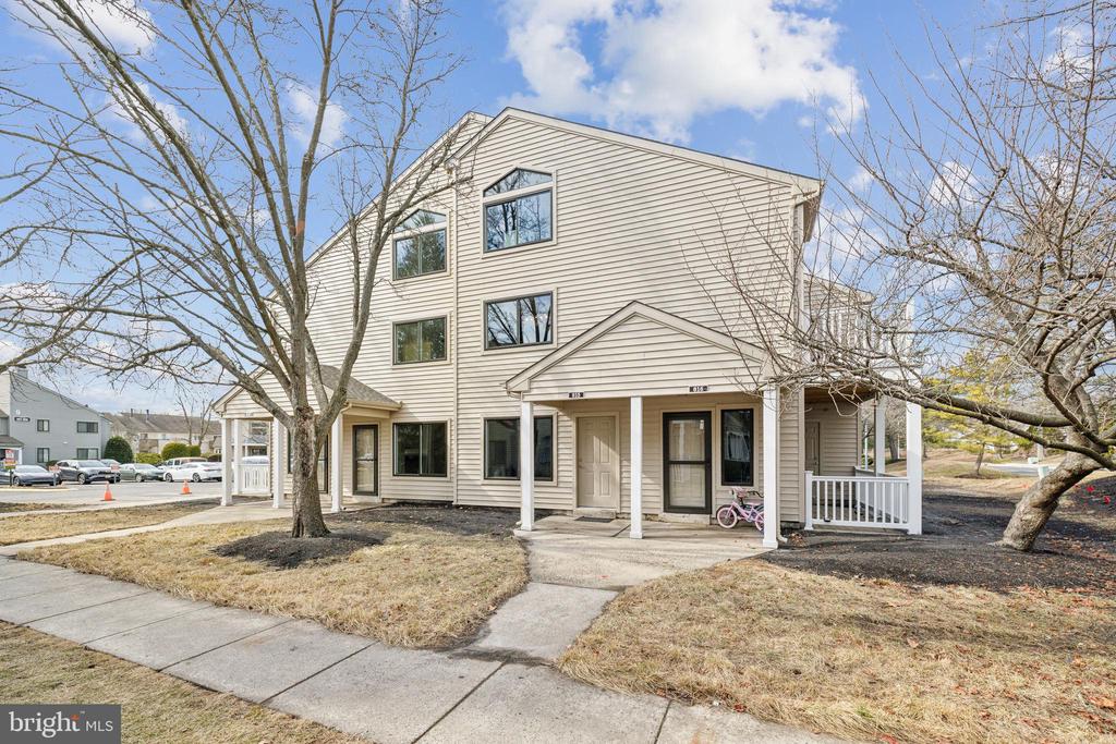 815 GREGORYS WAY