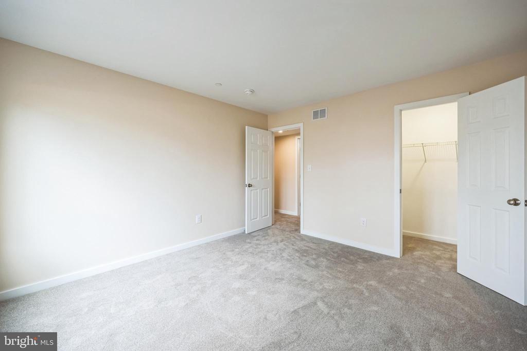 815 GREGORYS WAY