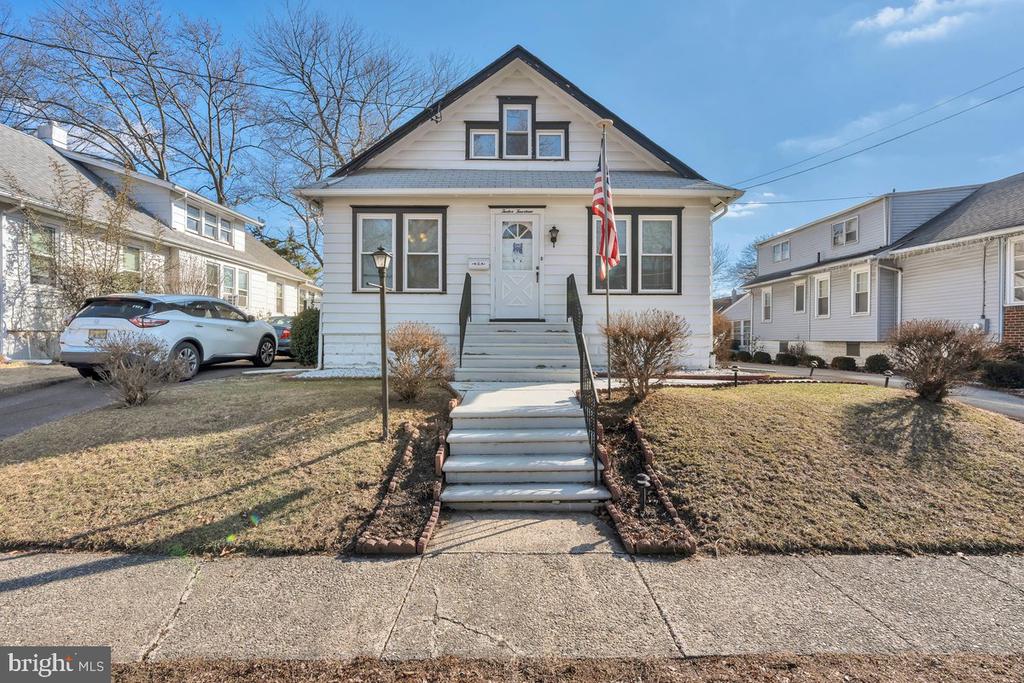 1214 ELM AVENUE