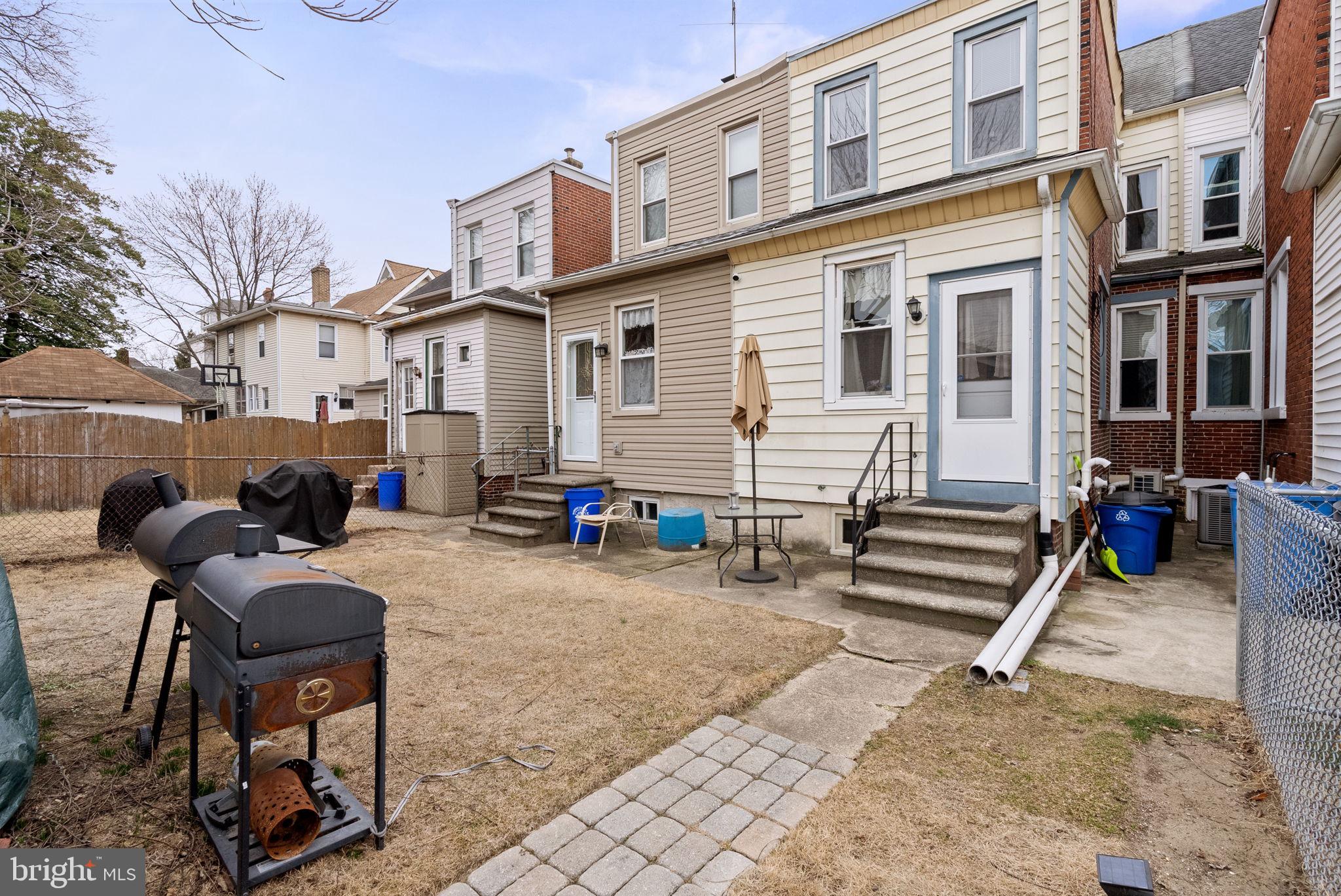 837 MONMOUTH STREET