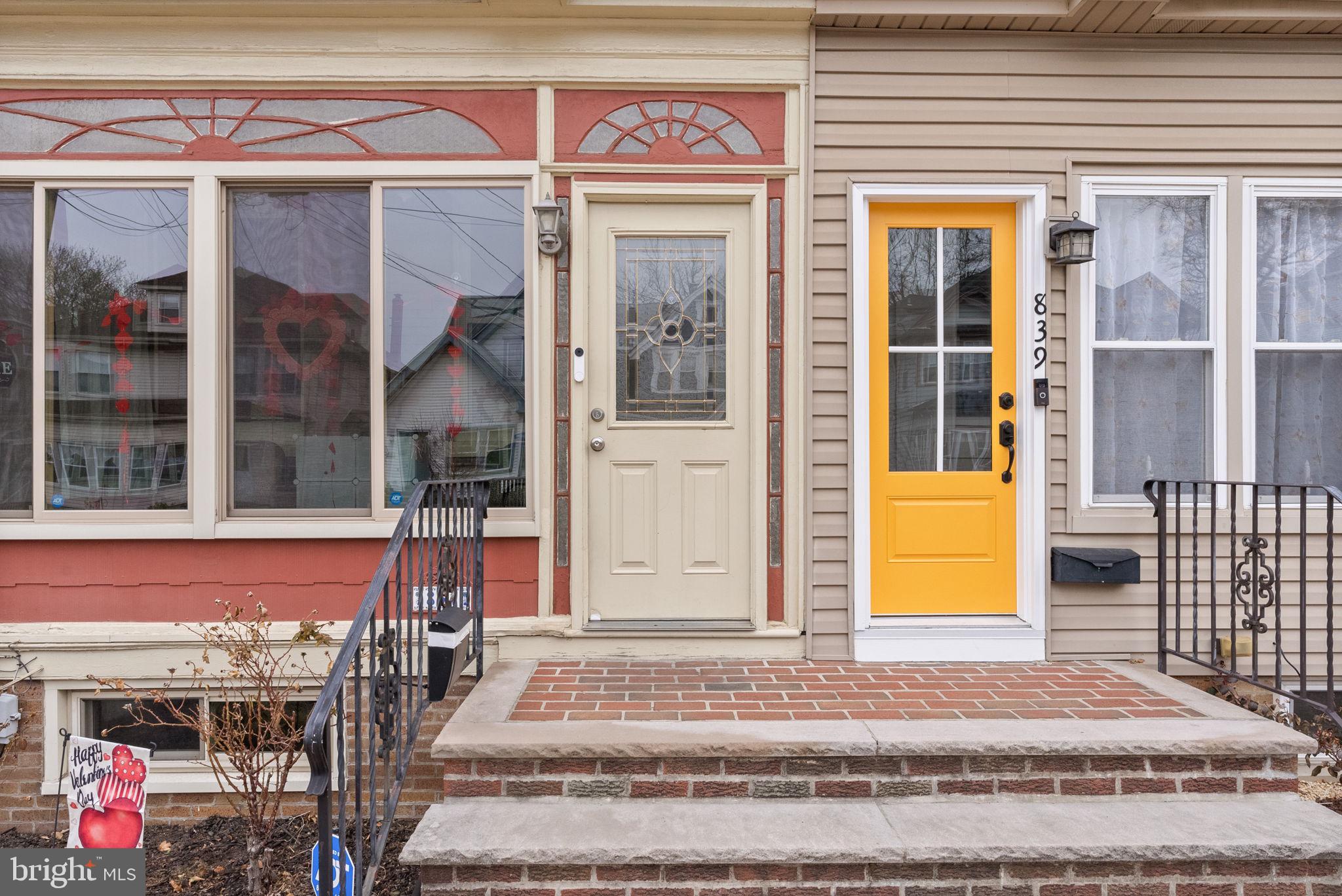 837 MONMOUTH STREET