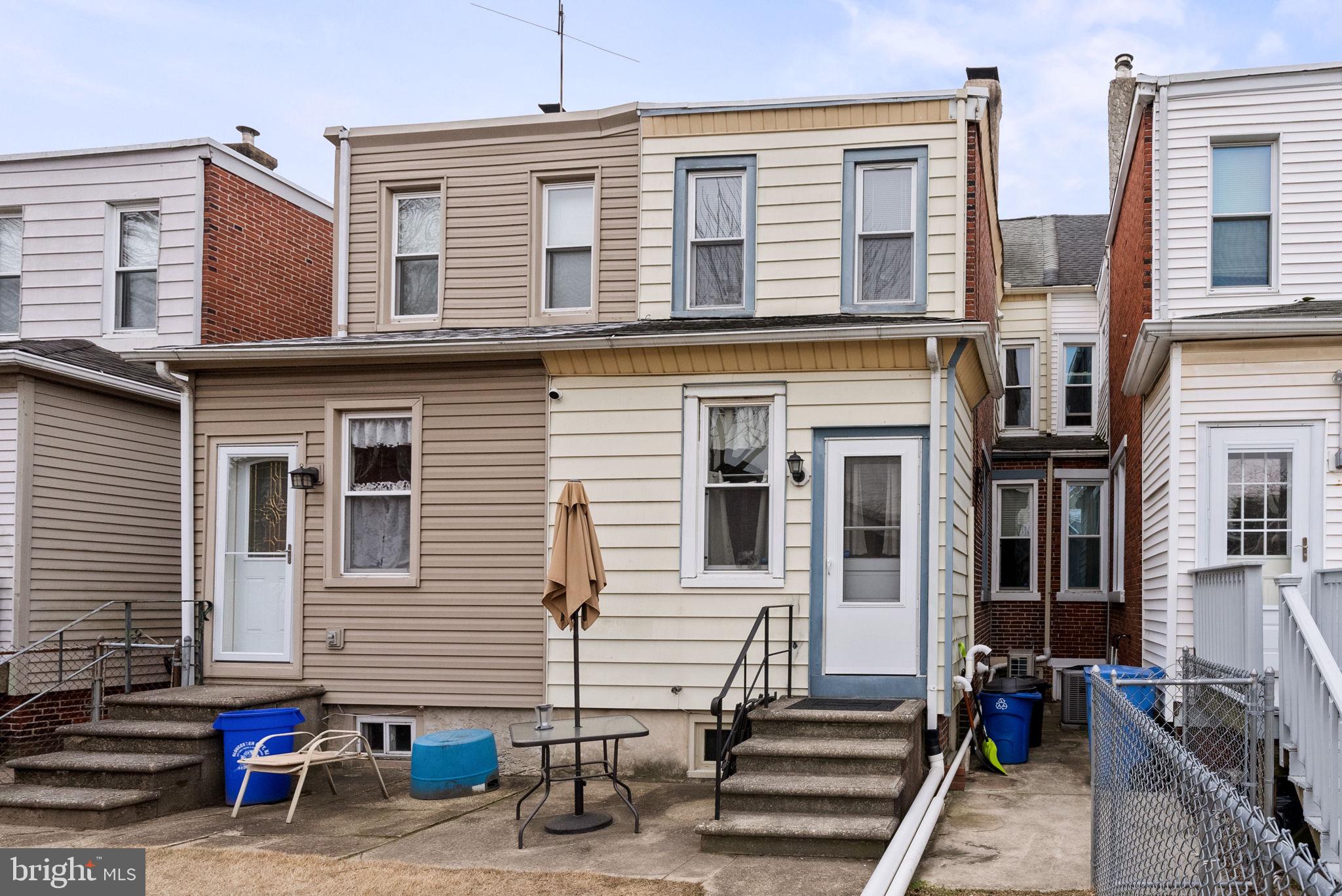 837 MONMOUTH STREET