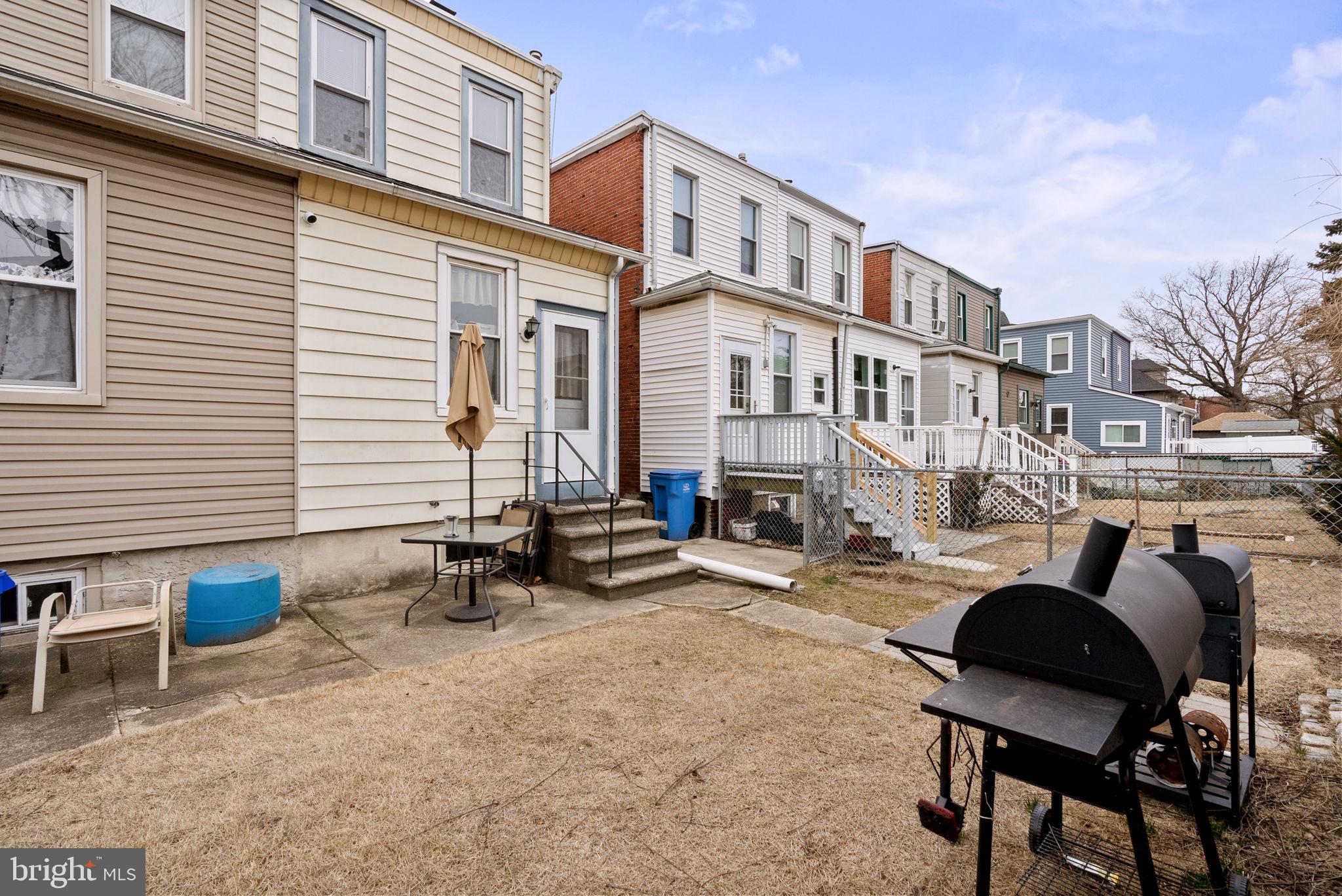 837 MONMOUTH STREET