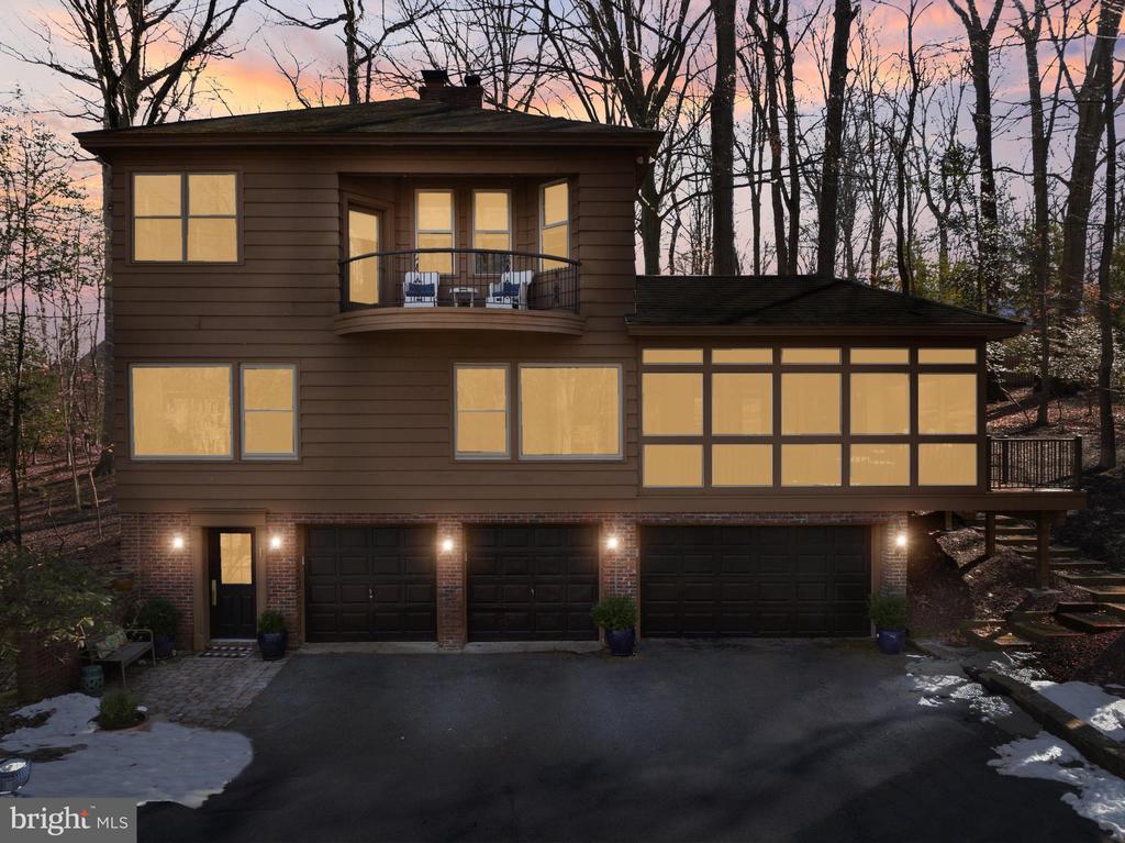 34 MANNING LANE