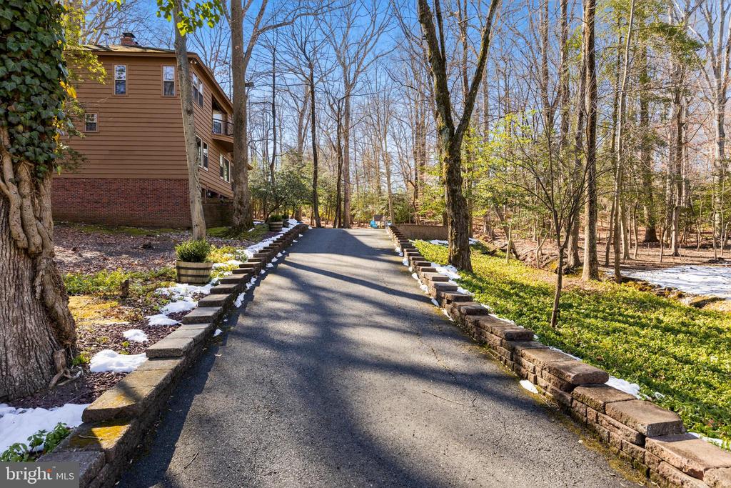 34 MANNING LANE