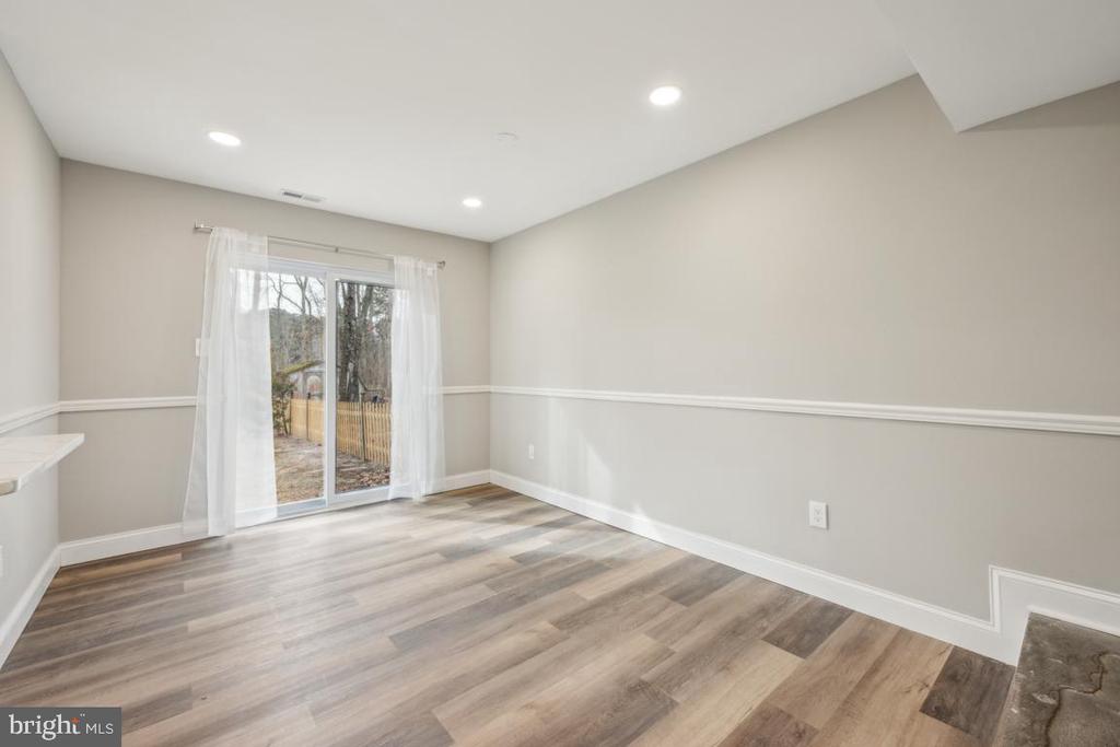 126 LAKESIDE DRIVE