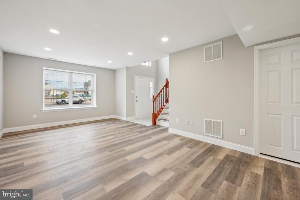 126 LAKESIDE DRIVE