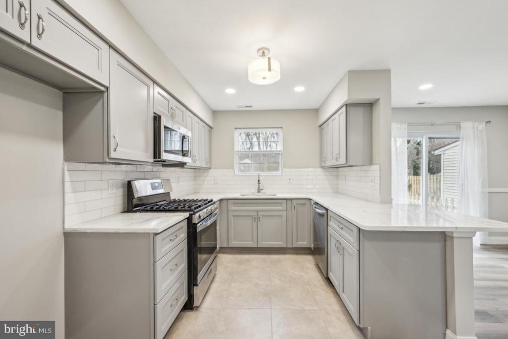 126 LAKESIDE DRIVE