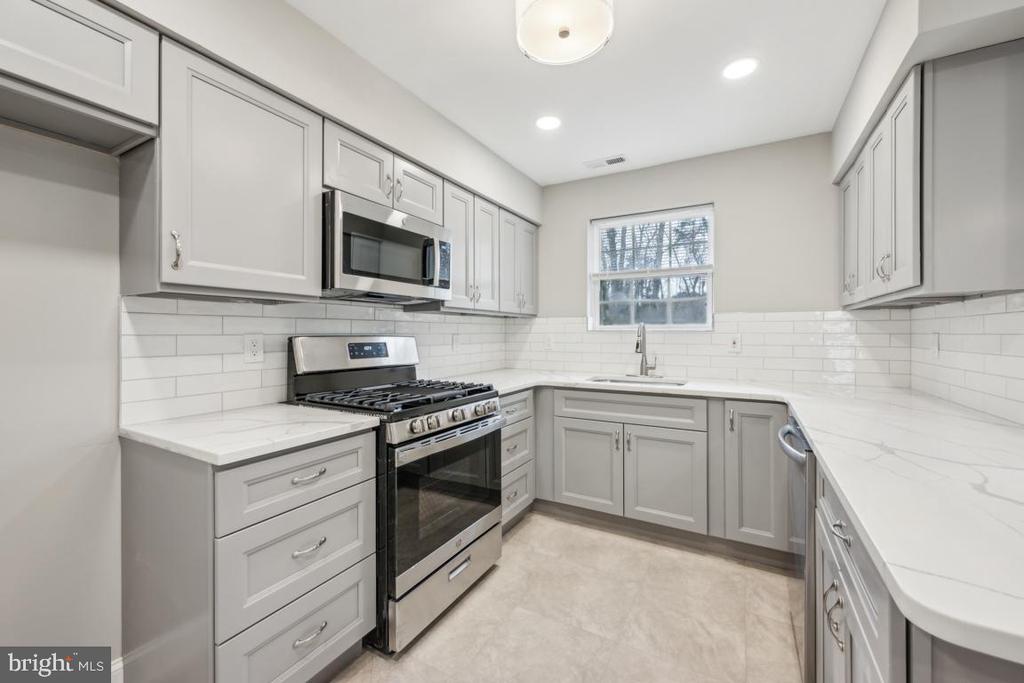 126 LAKESIDE DRIVE