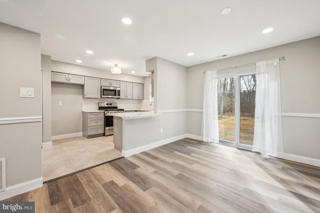 126 LAKESIDE DRIVE