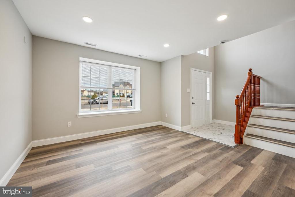 126 LAKESIDE DRIVE