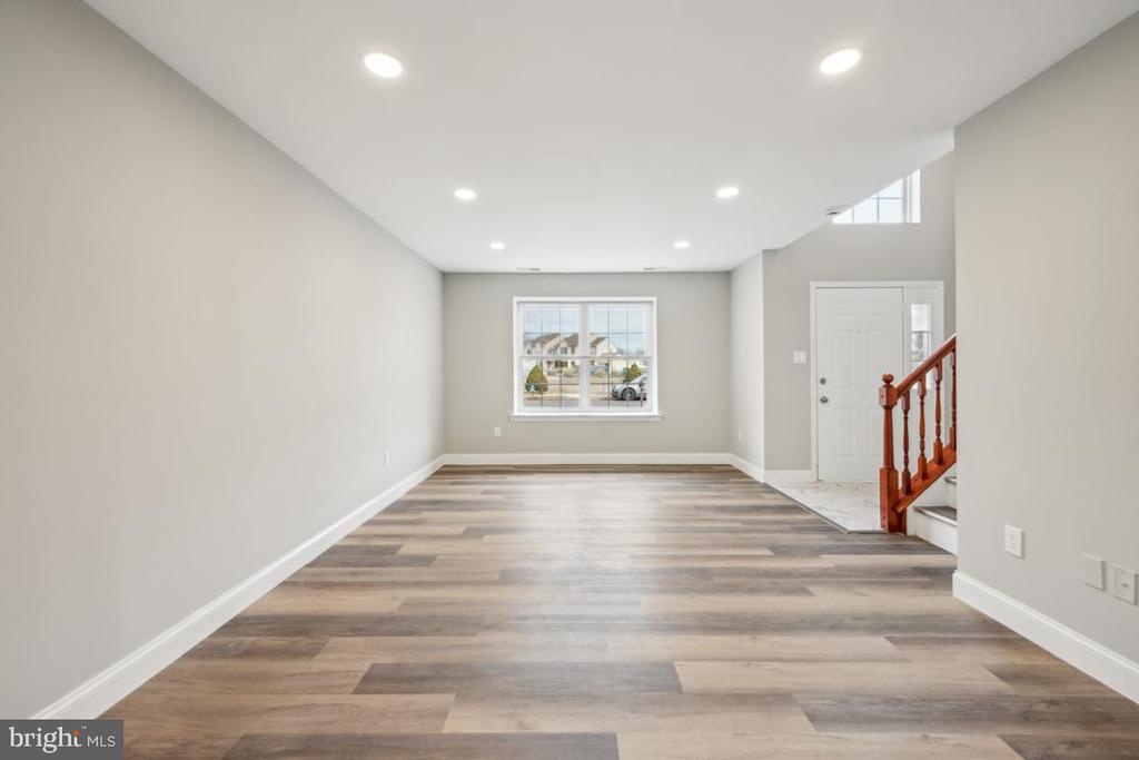 126 LAKESIDE DRIVE