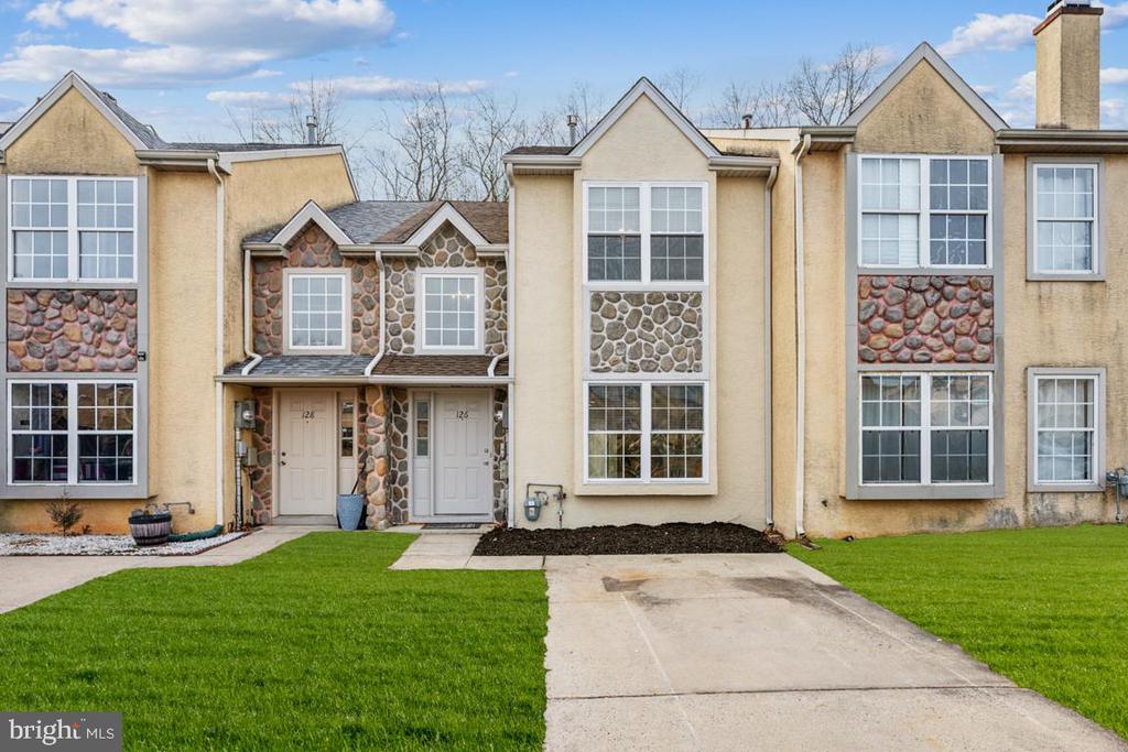 126 LAKESIDE DRIVE