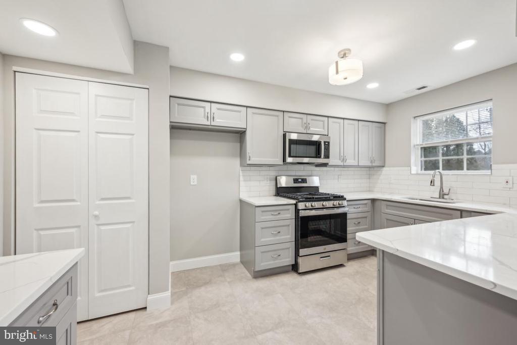 126 LAKESIDE DRIVE