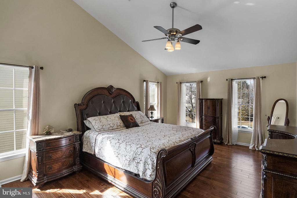 39 Saint Moritz Ln