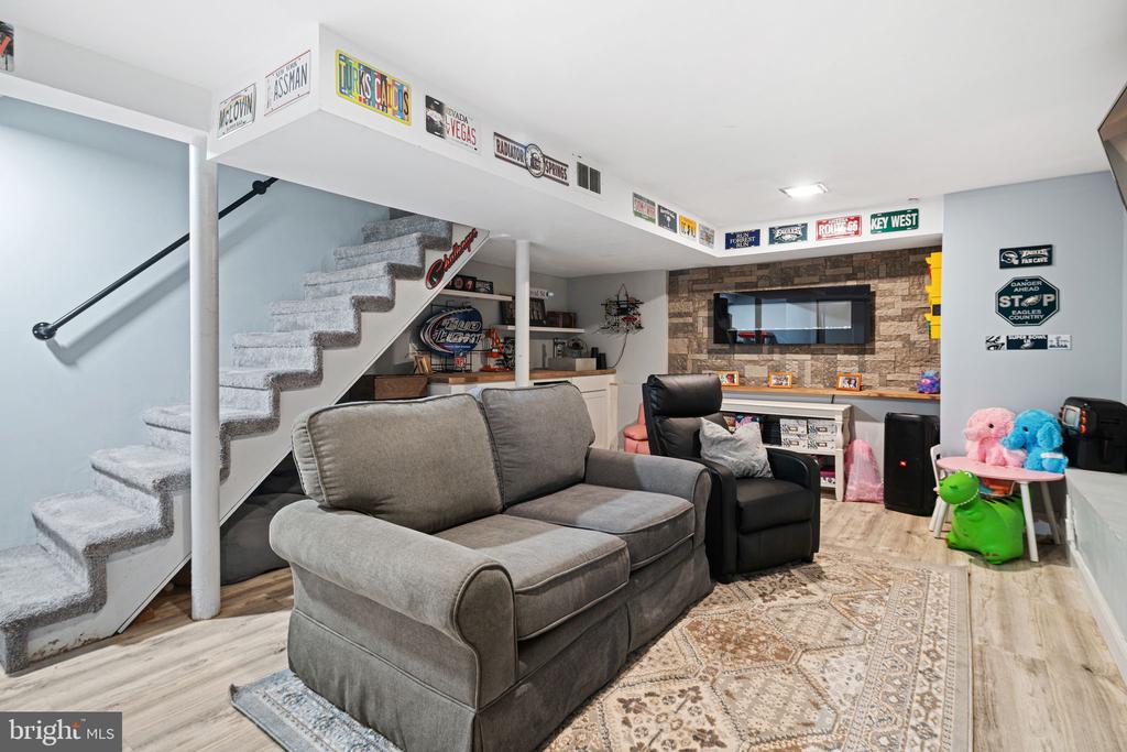 273 HOPKINS ROAD