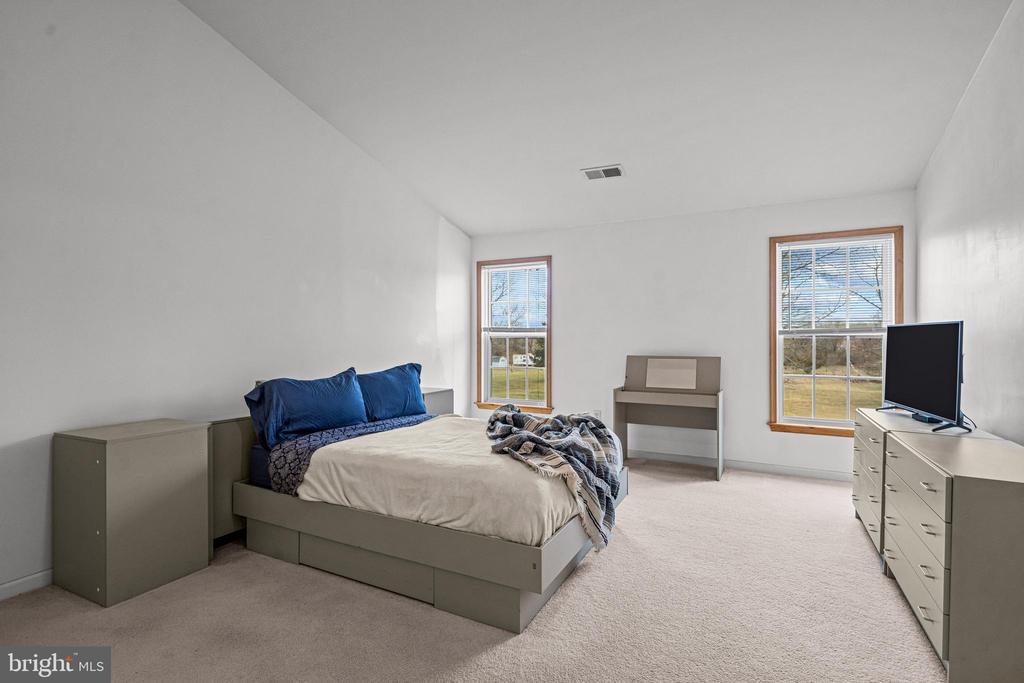 9 Heggan Ln