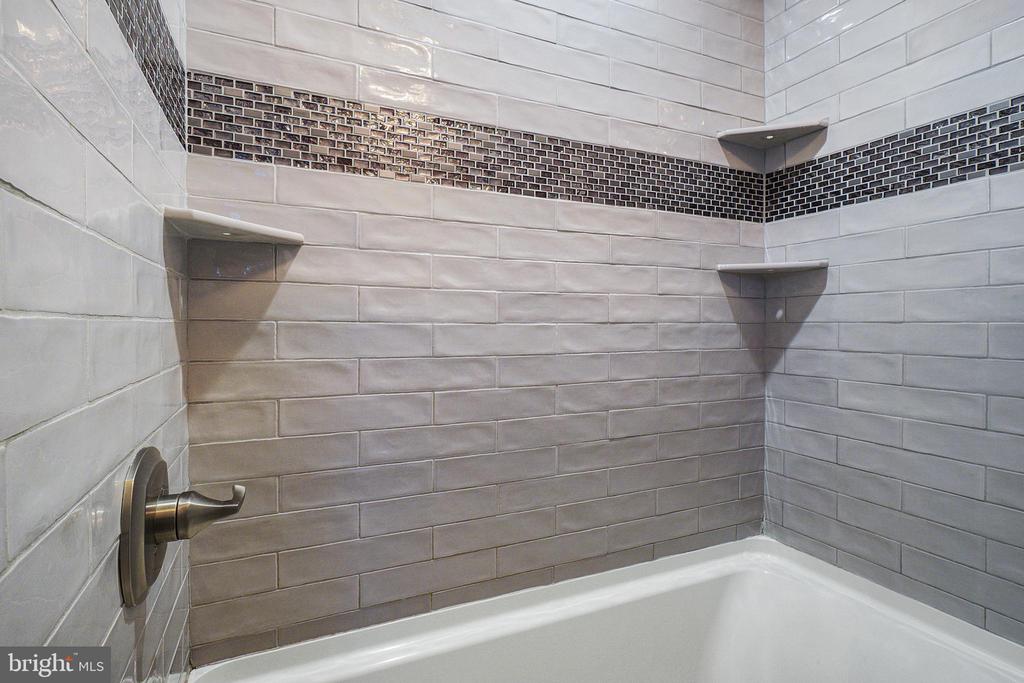 6725 HARVEY AVENUE