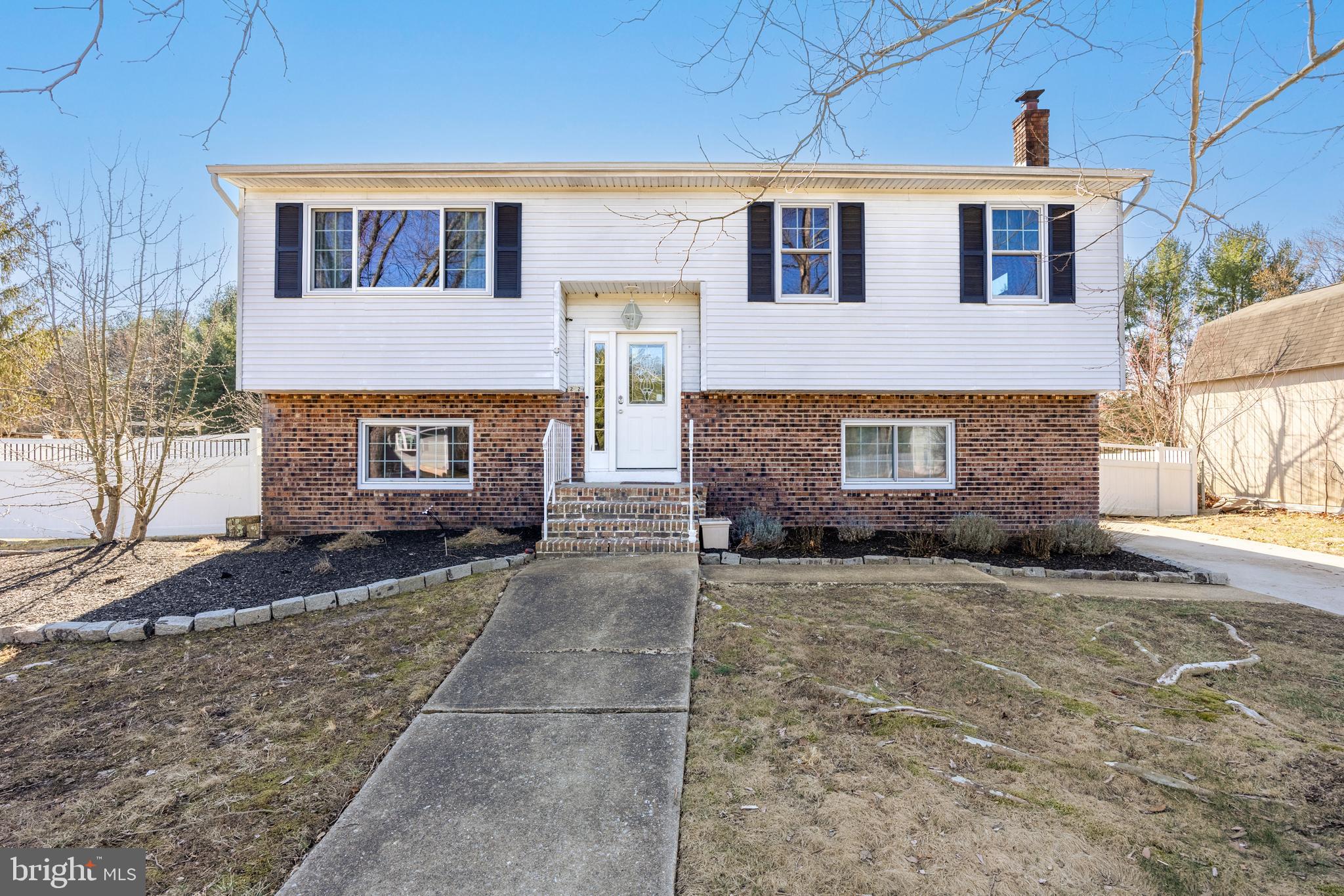 22 Lenore Ct