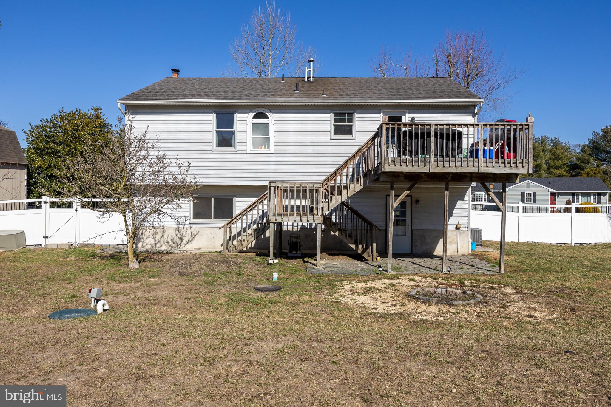 22 Lenore Ct