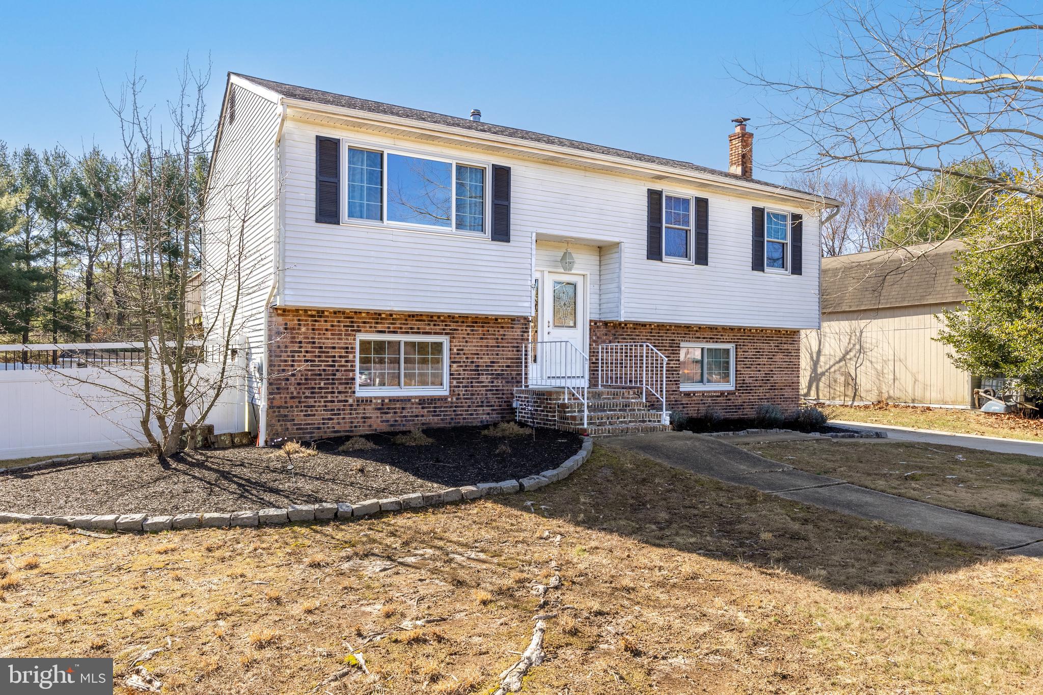 22 Lenore Ct