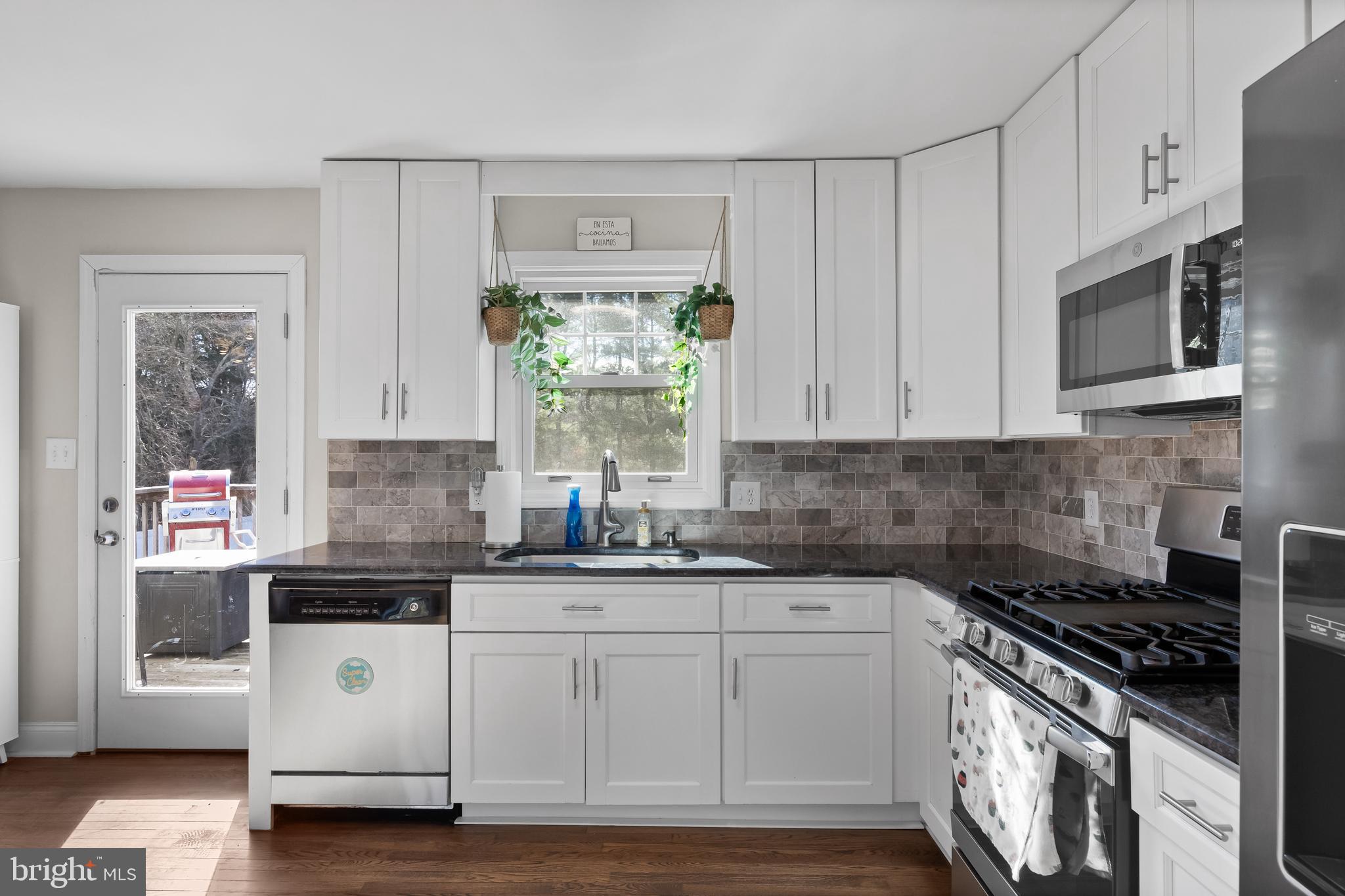 22 Lenore Ct