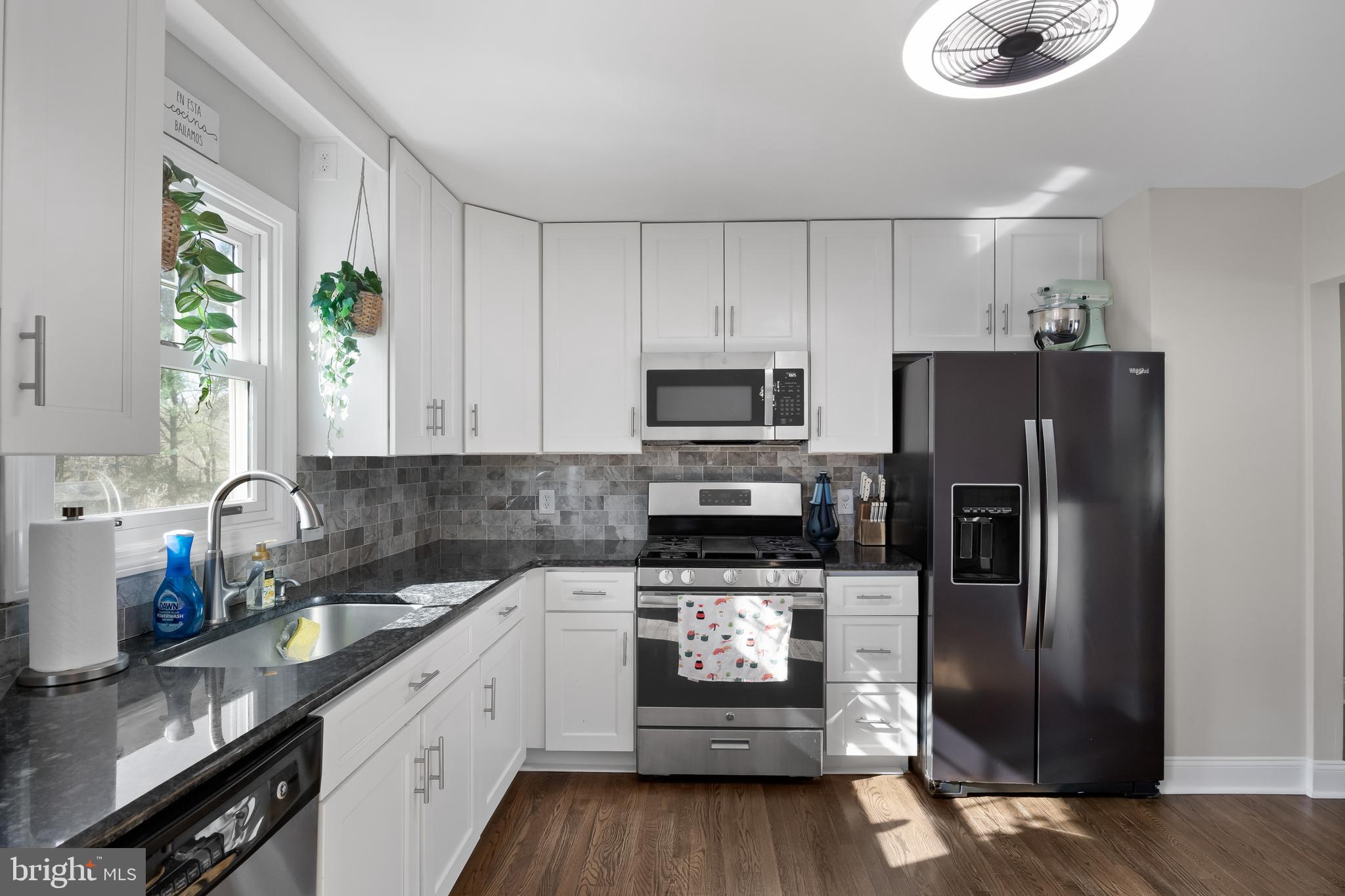 22 Lenore Ct
