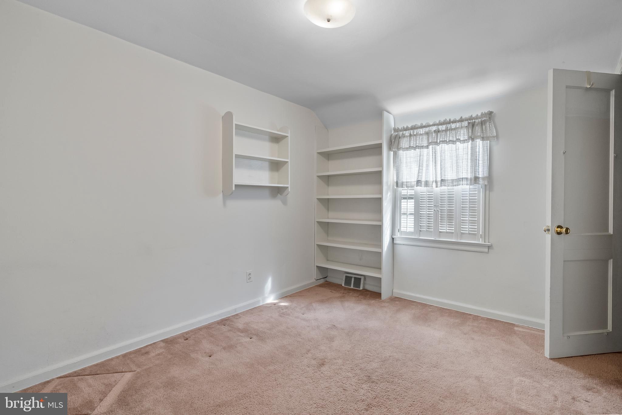 4661 Springfield Ave